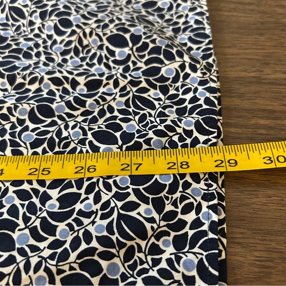 ❤️ Lands' End Women’s Navy and White Patterned Shirt 4 - Picture 8 of 8